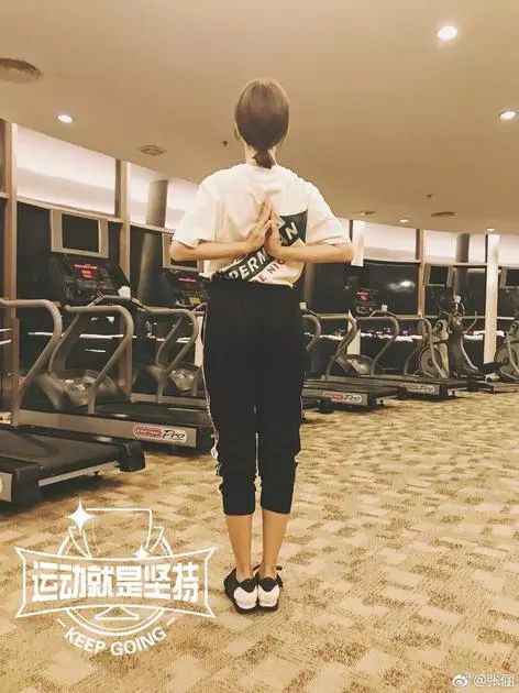 健身手套要紧一点吗_健身手套有用吗_健身用的手套