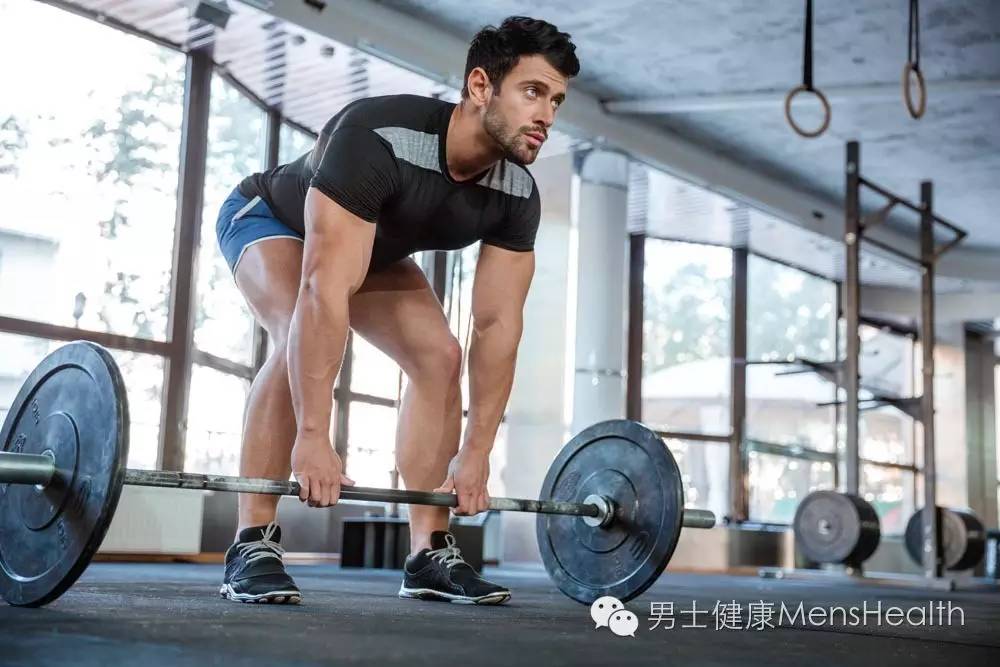 健身受伤动作 卧推硬拉深蹲弯举 健身动作致伤率 避免健身受伤技巧_健身需要带手套吗